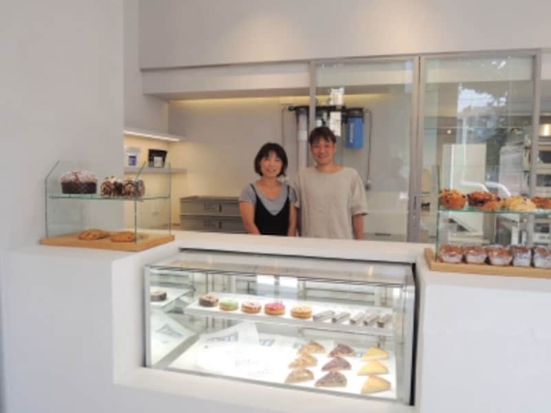 UNDER BLUFF COFFEEにて栄徳剛さん、友紀さん