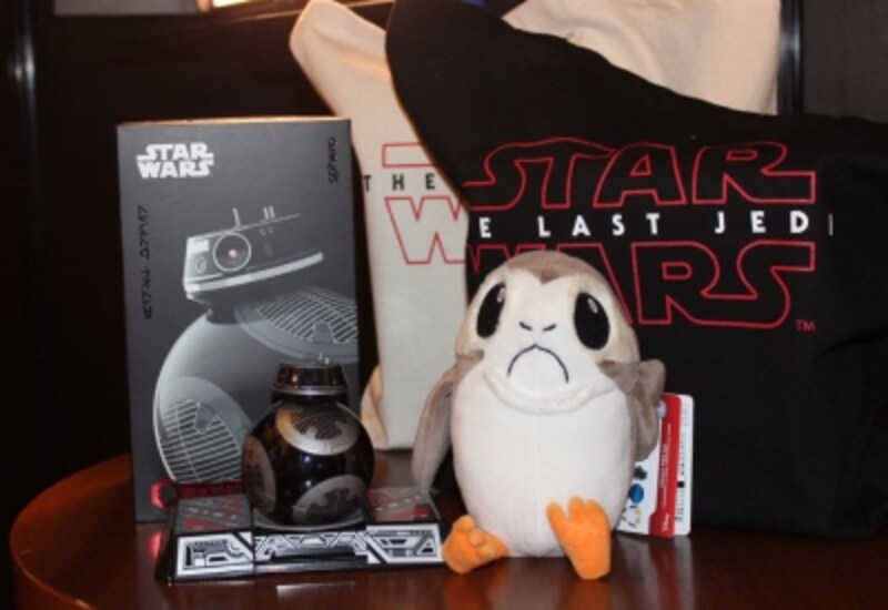 ダークサイドのドロイド「BB-9E」、ポーグのぬいぐるみ、トートバッグ