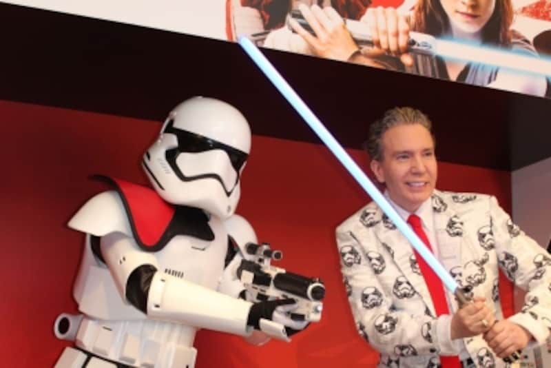 レイが使う青いライトセーバー