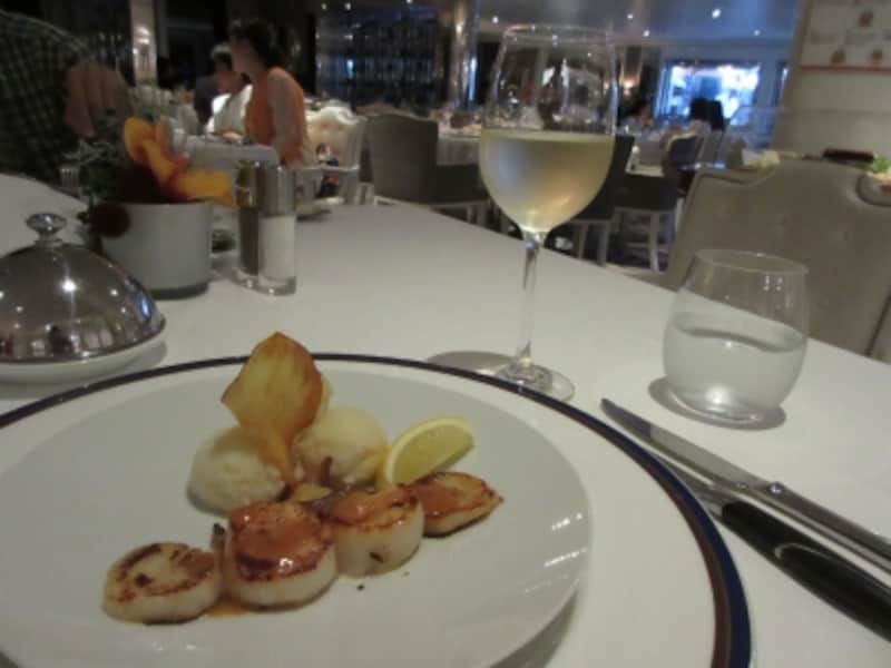 ステーキハウスだが、前菜などのメニューも〇