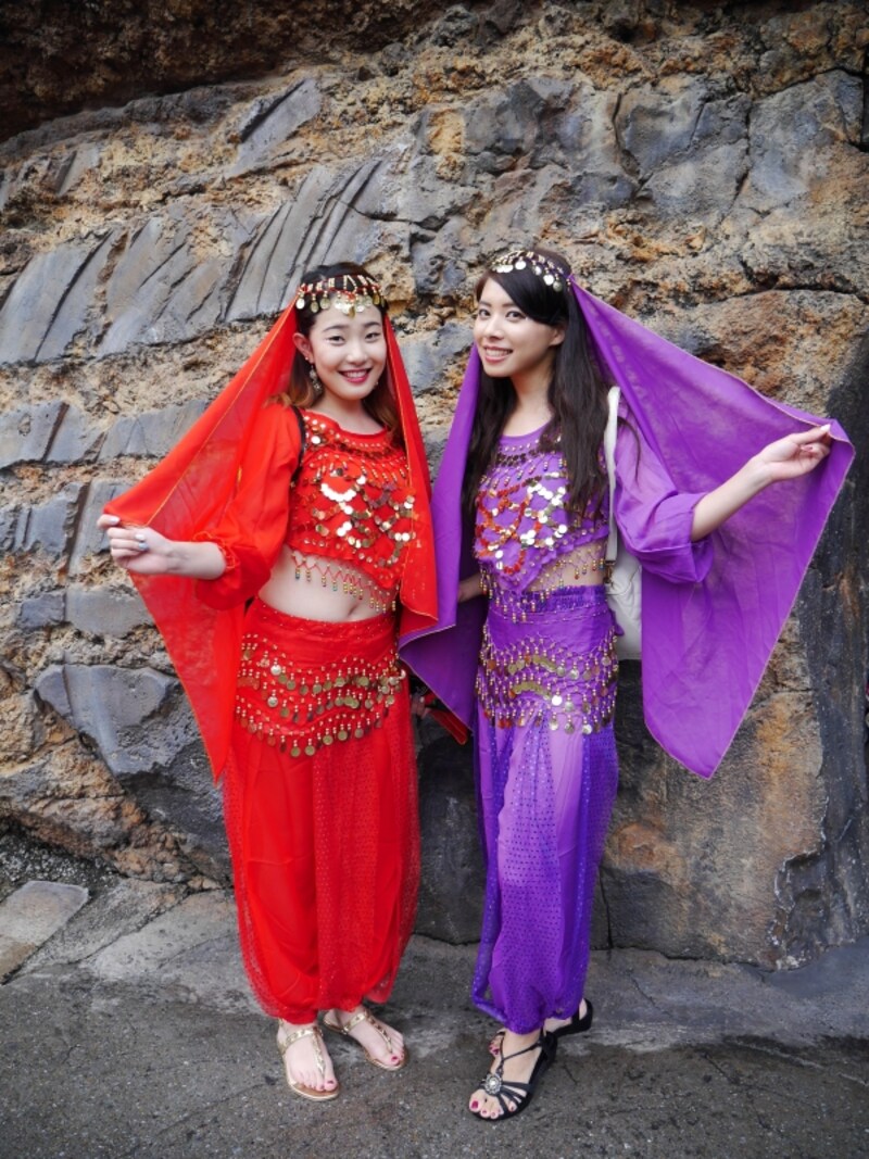 『アラジン』の世界から飛び出してきたようなキュートな2人組