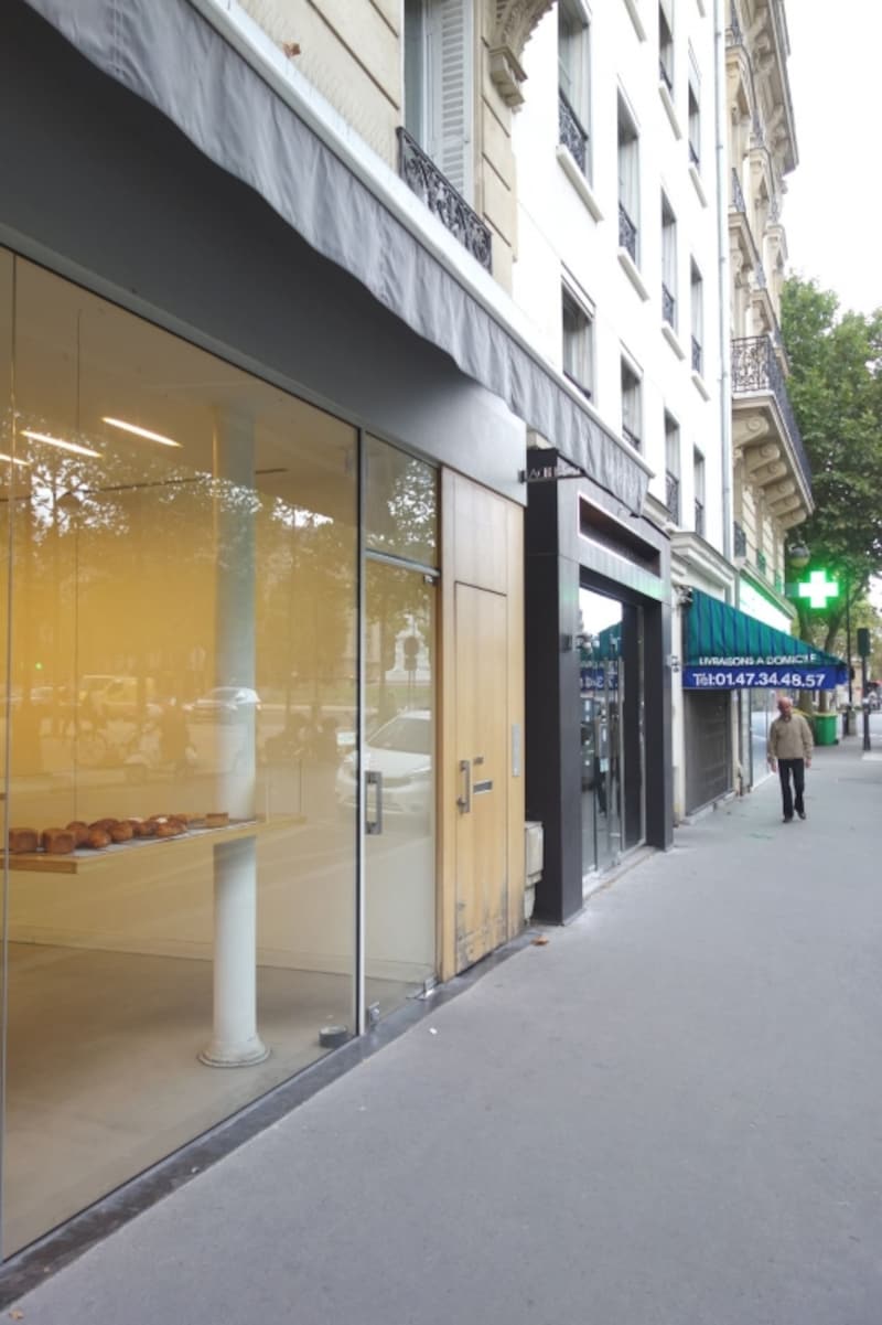 閑静なパリの住宅街にあるブティック