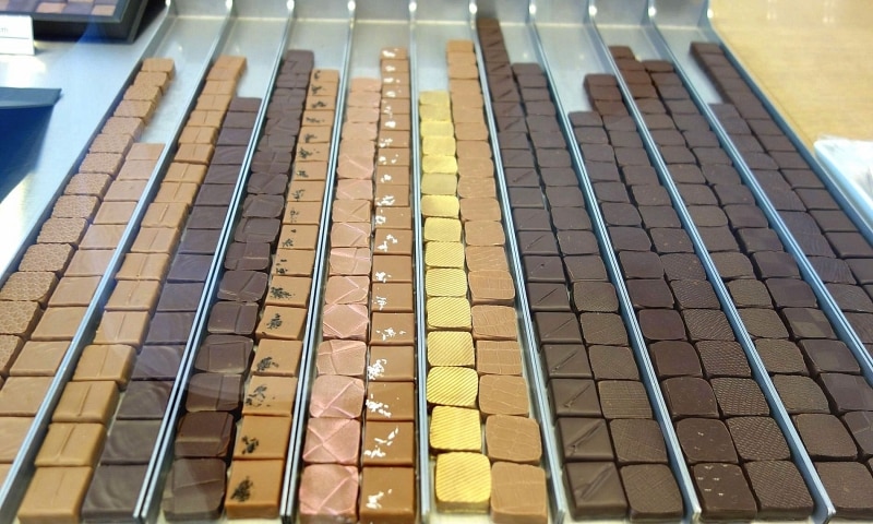 パリのお店ではボンボンショコラを1粒から購入できます