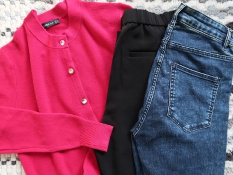 ブラックや濃いインディゴブルーなどくすみのない色からトライして