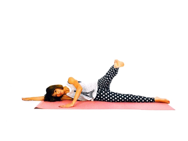 ヒップラインエクササイズ2undefined床につけていた脚をゆっくり床から離す