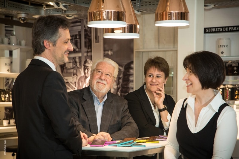 ミシェル・クルイゼル氏を囲んでマーク・クルイゼル、シルヴィ、カトリーヌ