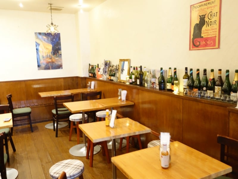 料理家バル アリーズの店内