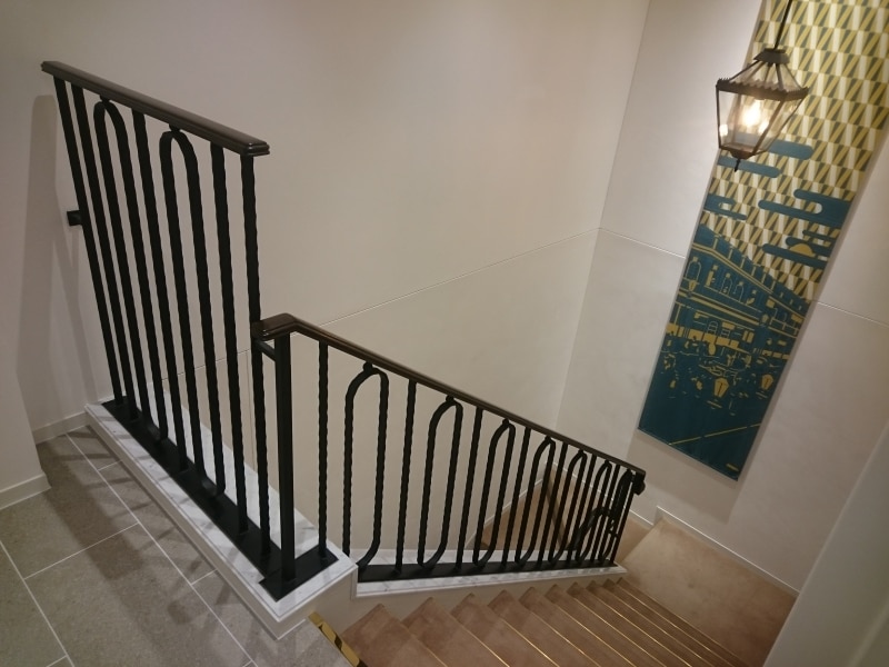 銀座ヨシノヤ 銀座六丁目本店 フロア間の階段