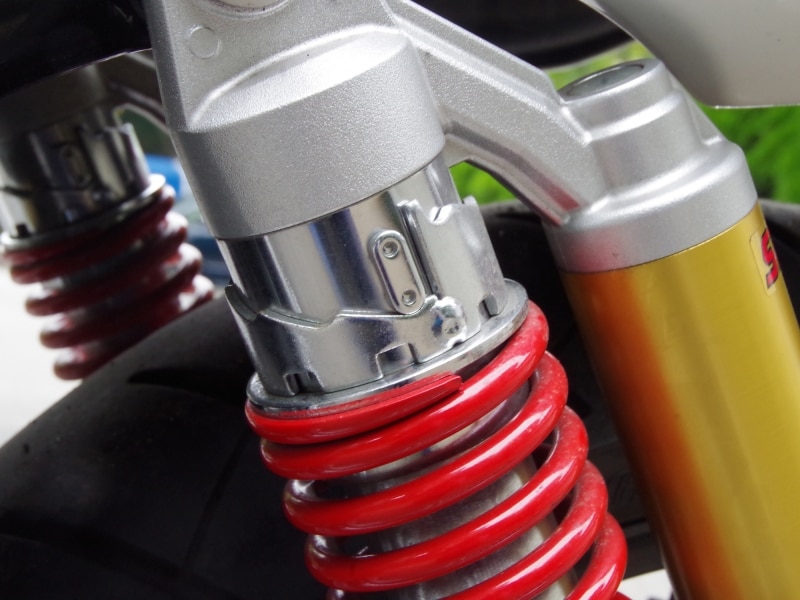 CB400SBのサスペンションundefined画像は一番柔らかくセッティングしている