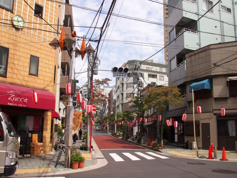 9/29、30に行われる「かかしまつり」のポスターが貼られている