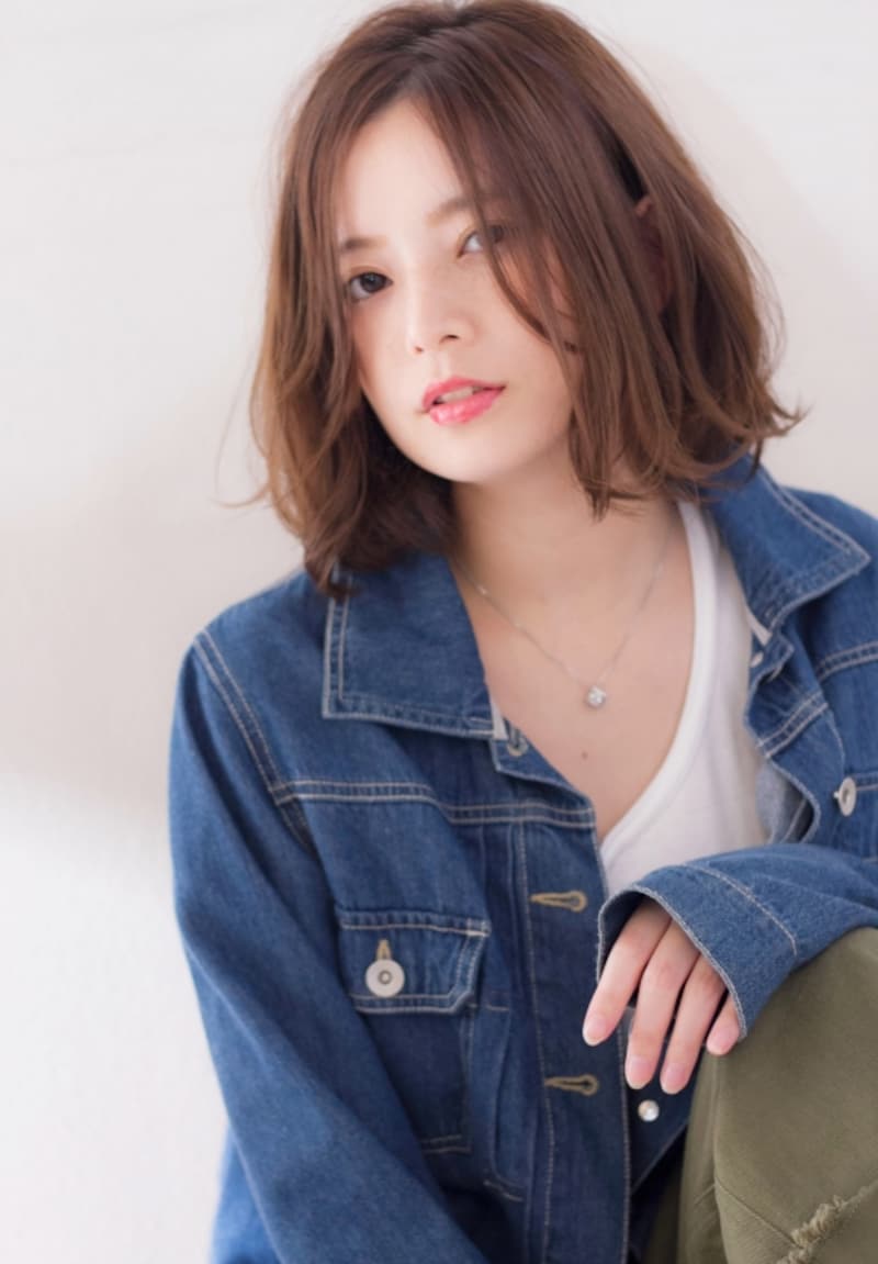 外ハネ×重めボブ