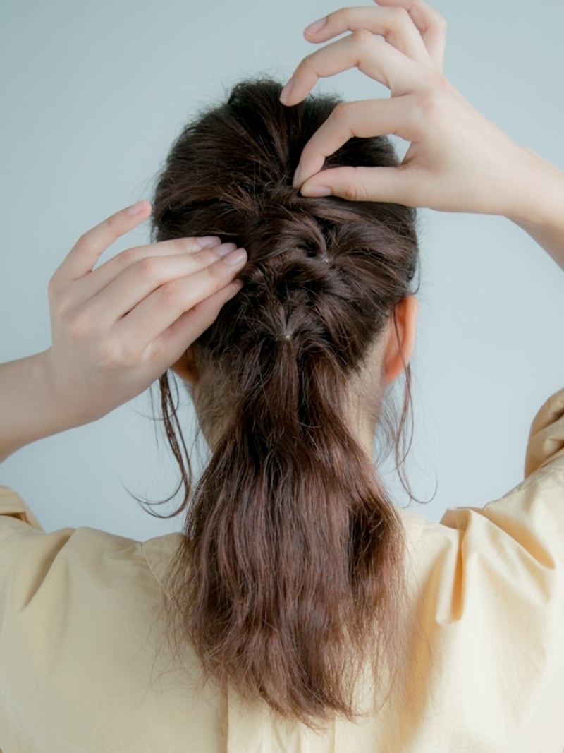 鏡で確認しながら、少しずつほぐす