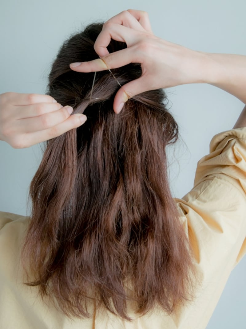 そのまま左側でゴムで結ぶ