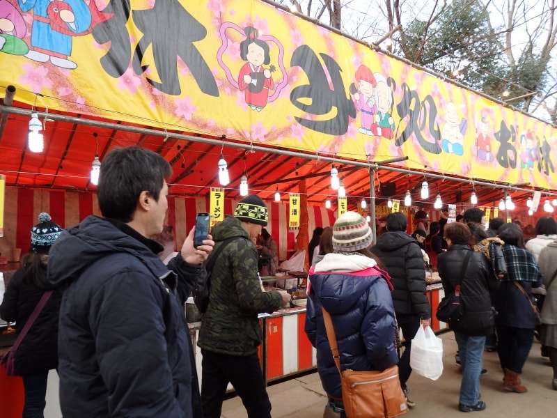 参道に設置されるお休み処