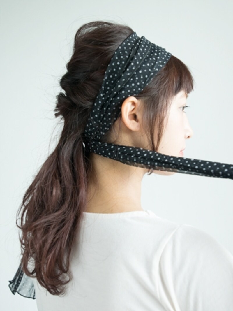 ターバンがズレないようにしっかり交差させる