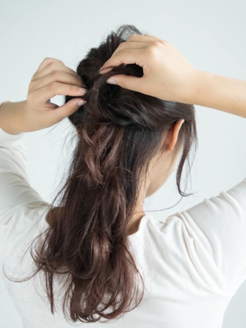 両サイドの髪をひとつに結んでくるりんぱ