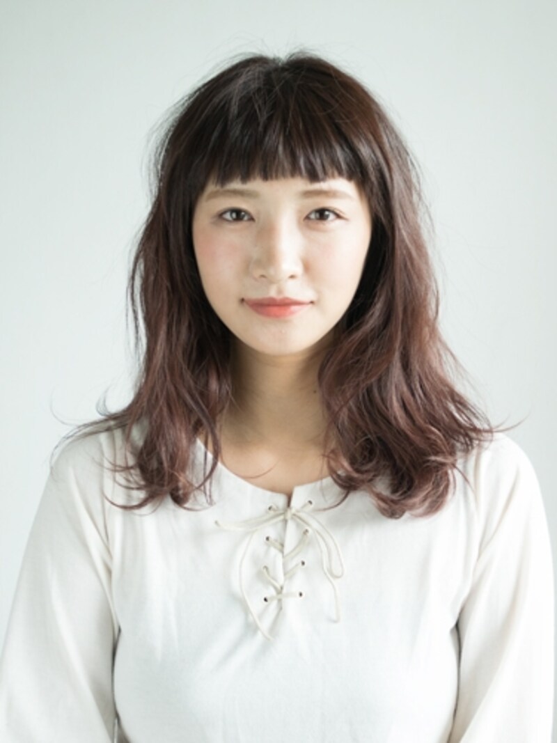 鎖骨下のミディアムヘア