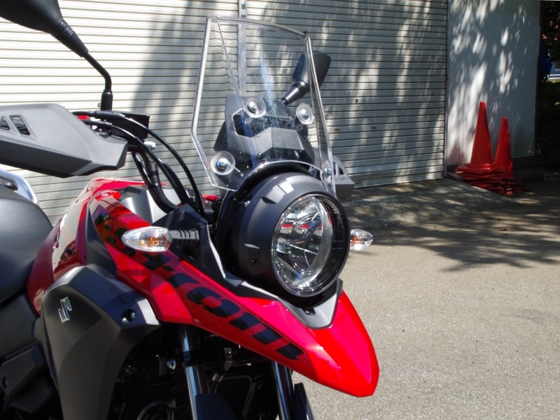 ツーリング時の強い味方undefinedウインドスクリーンは標準装備