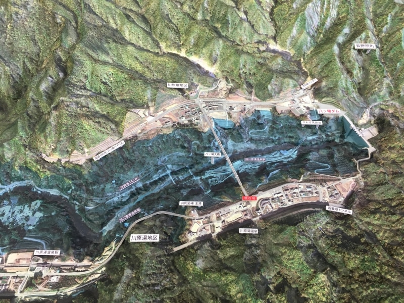 ダムが完成すると湖底に沈む地区の模型の一部