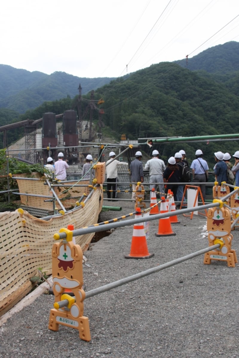 工事現場ではヘルメット必須