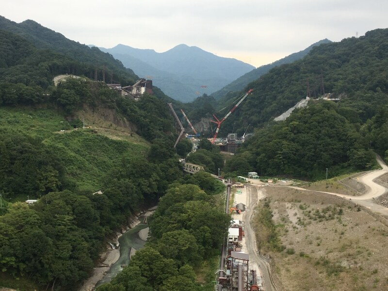 八ッ場大橋からダムを撮影