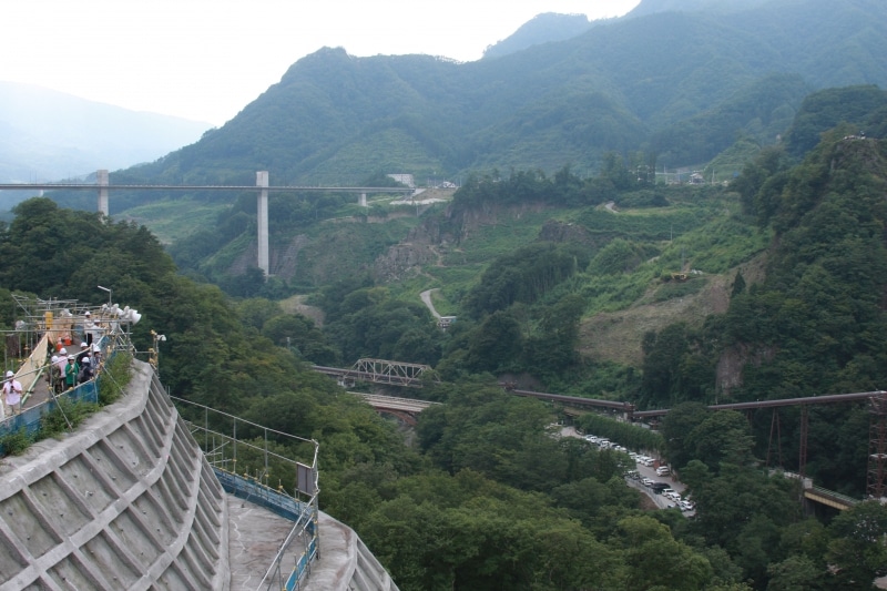 旧吾妻線の線路のパイプライン