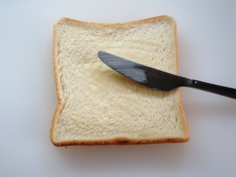 マーガリンを塗る。