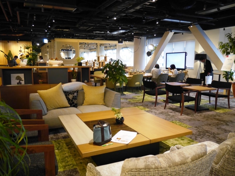 ラクーアリビング