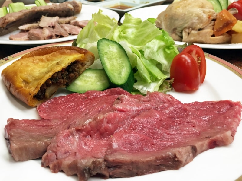 中房温泉.地熱蒸しローストビーフ.地熱料理