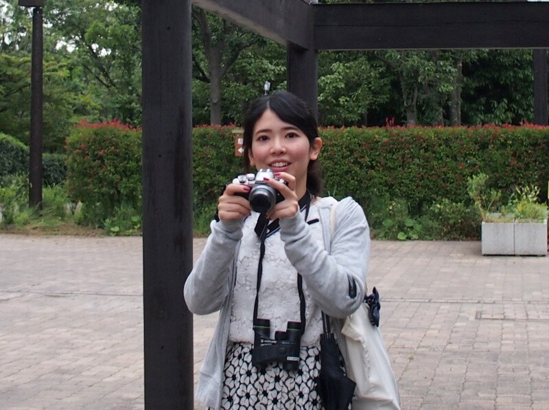 鳥を見るには双眼鏡を借りることをお勧めする