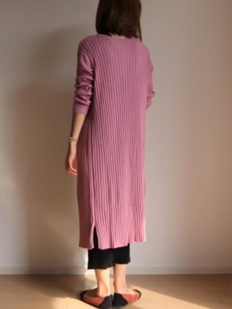 重ね着の場合はカーディガンの方が少し短いのが理想