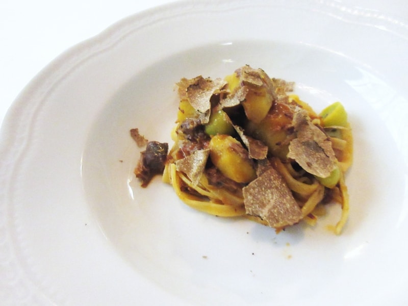 カノビアーノ 猪の赤ワイン煮と栗、銀杏のタリアテッレ
