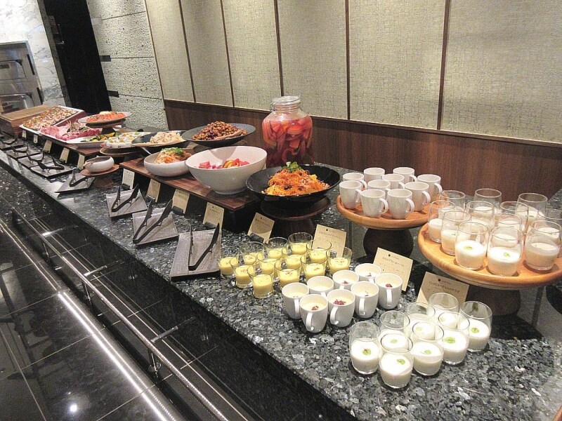 カナデテラス 前菜のブッフェ台