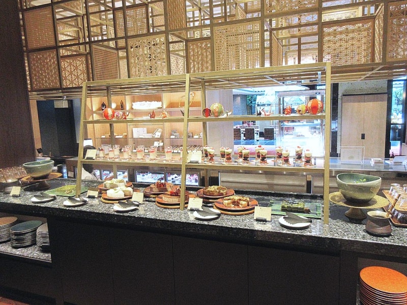 カナデテラス デザートのブッフェ台