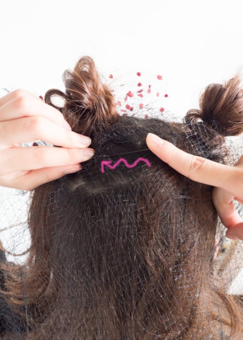 チュールはクシャッと重ねてツノ付近に固定