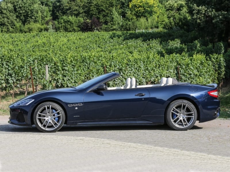 マセラティグランカブリオ