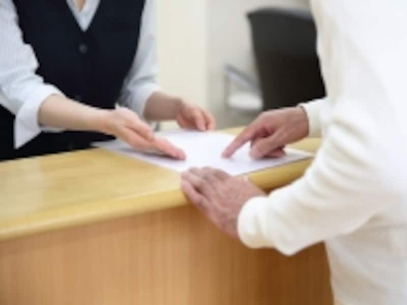 病院会計窓口で支払い額を見て、ドキッ……