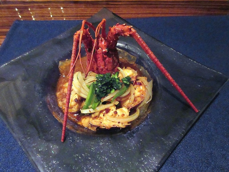 チャイナブルー 伊勢海老の蒸し物 自家製XO醤で