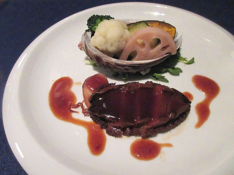 チャイナブルー 白トリュフオイル香る 活鮑の姿煮