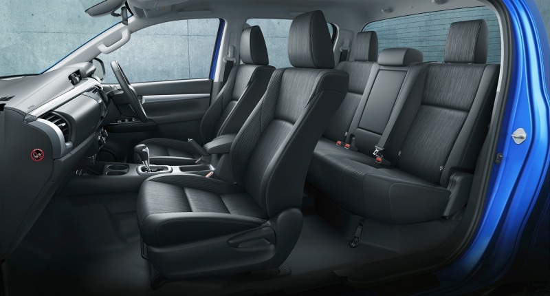 新型ハイラックスの内装