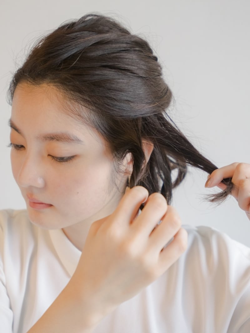 【B】の毛束を前に持ってくる