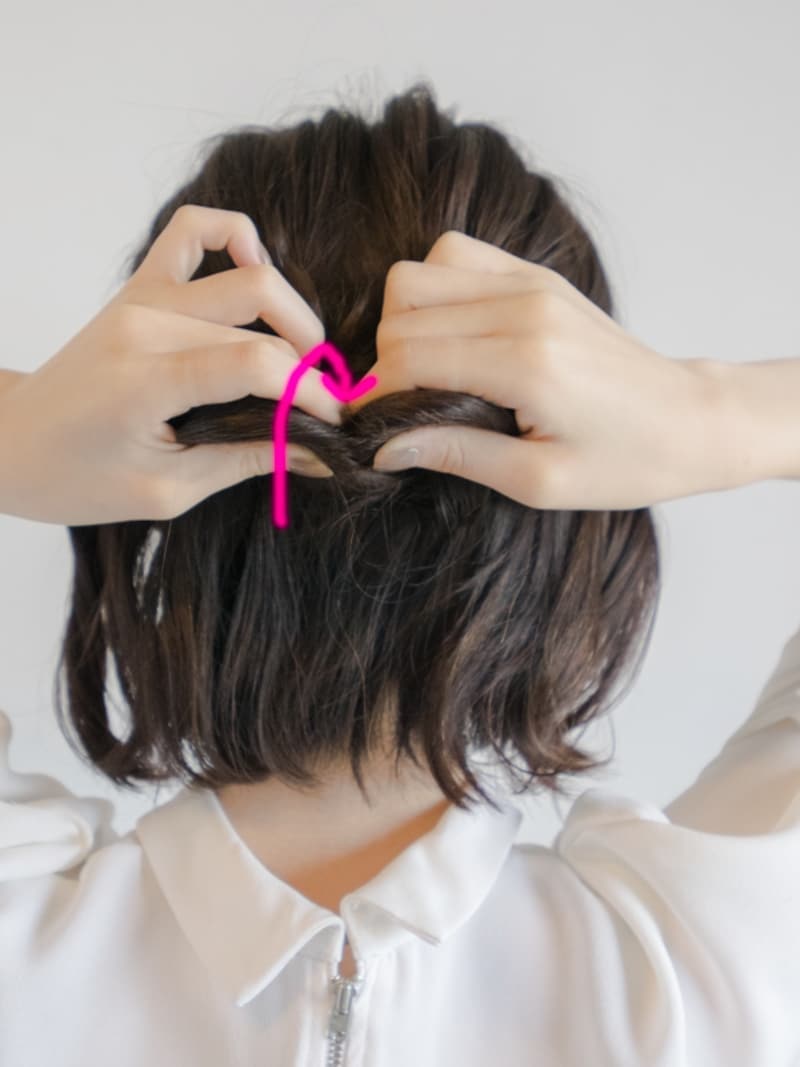 上から下に毛束を通してくるりんぱ