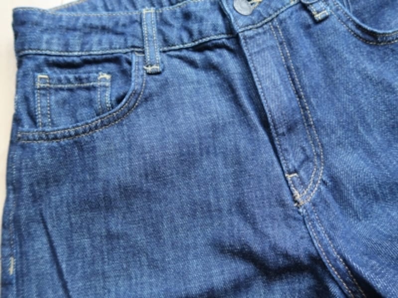 腰回りに余計なデザインがなくスッキリしたものを