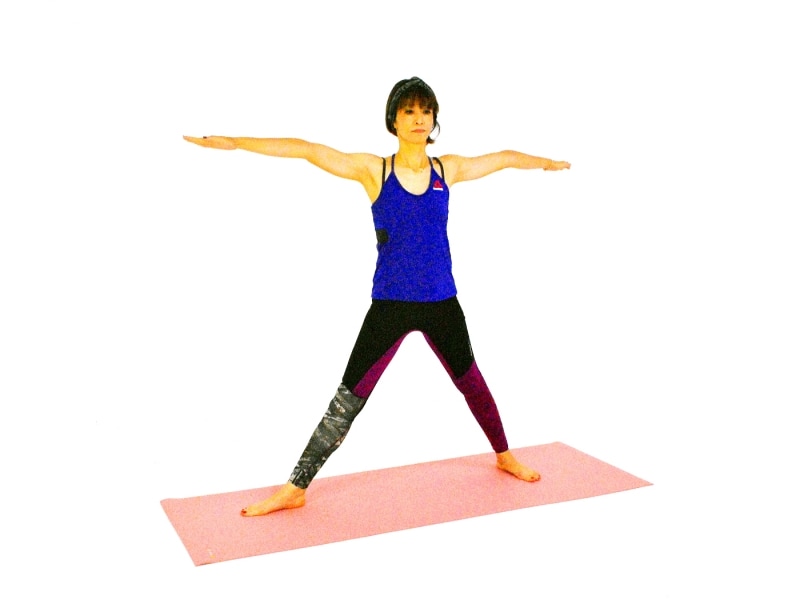 シャンティ・ヴィラバドラーサナ1undefined両手を肩の高さに伸ばし、両足を大きく開く