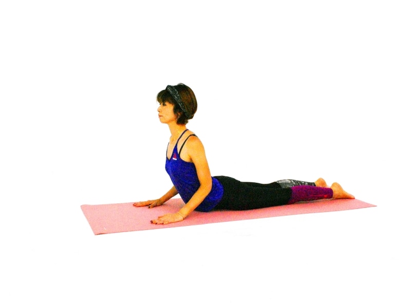 ブジャンガーサナ4undefined胸を引き上げ、太ももから胸まで伸ばしましょう