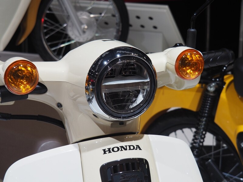 スーパーカブ50。ヘッドライトはLEDに変更