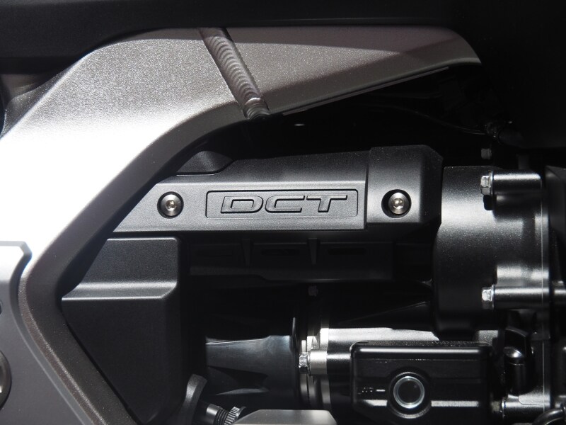エンジン横にDCTの文字が！