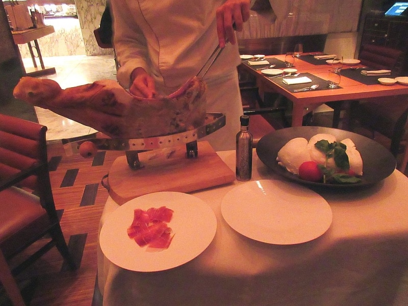 24か月熟成パルマハム（140g）と水牛のプレミアムフレッシュチーズ 「トレッチョーネ」（100g）