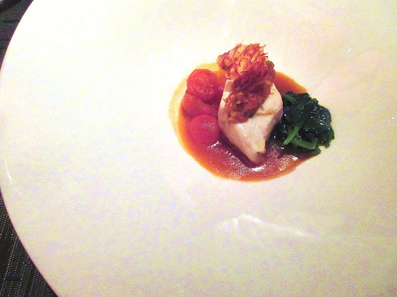 尾長鯛のポーチ ほうれん草のサラダ ローストトマト シチリアンペースト