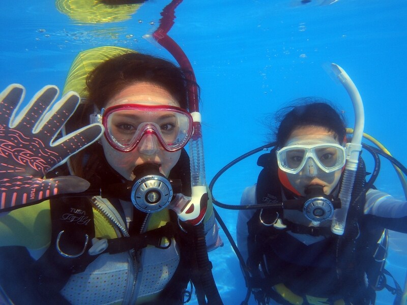 スキューバダイビングのとき化粧はどうする？